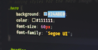 css换行标签（div里面的文字不换行）